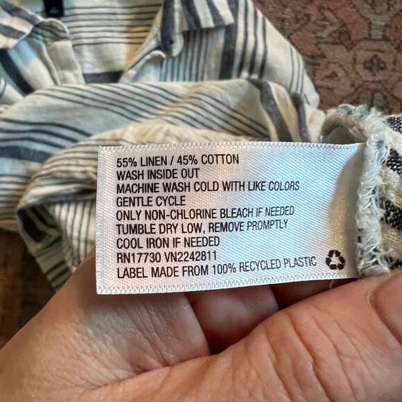 Universal Thread White and Blue Vertical Stripe Linen Button Down Top - S - Picture 9 of 9